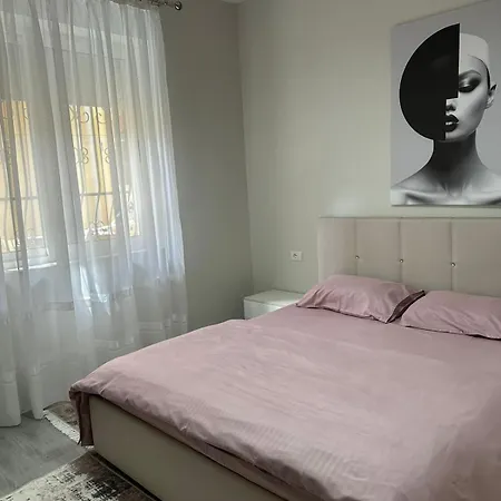 Just Renovated In The Center דירה *