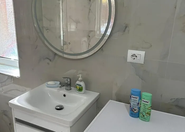 Just Renovated In The Center Apartment *