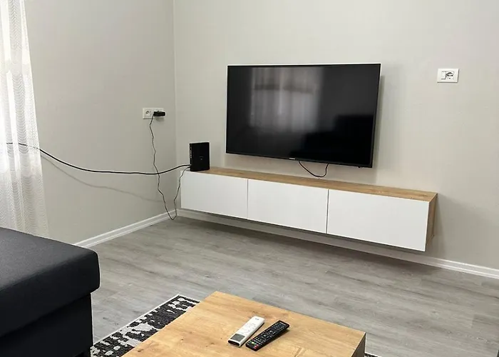 Just Renovated In The Center